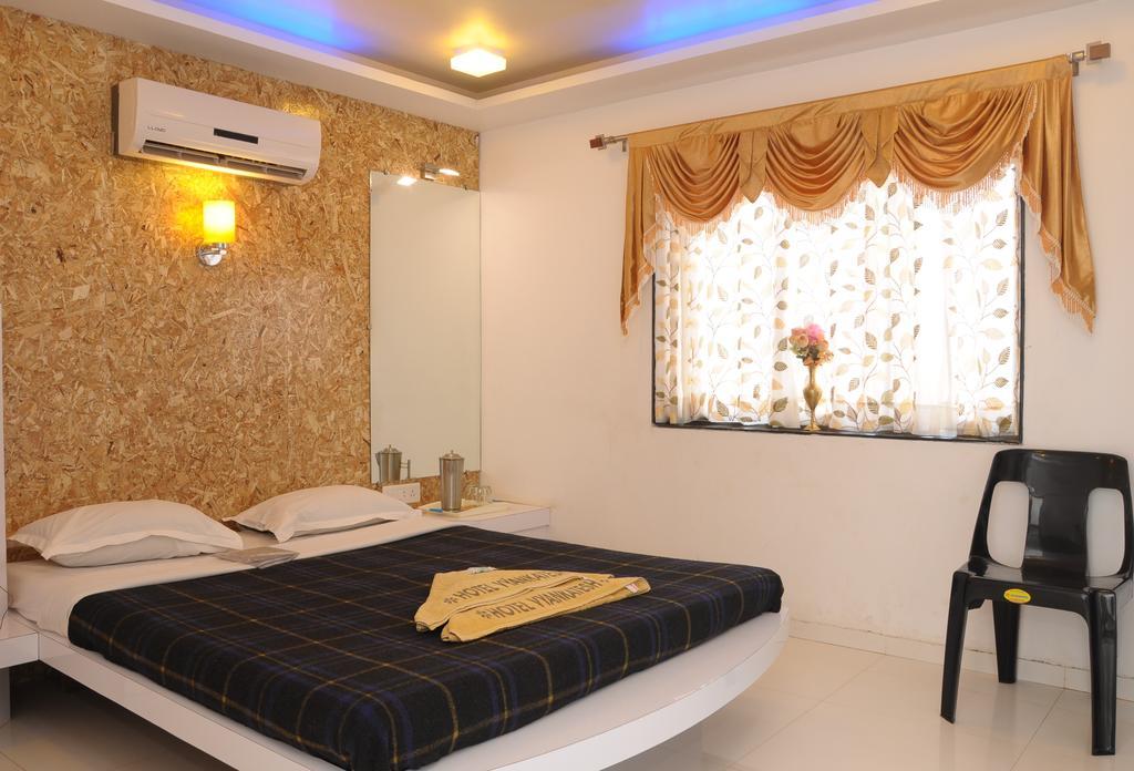 Hotel Vyankatesh&Pure Veg Restaurant Mahabaleshwar Ruang foto
