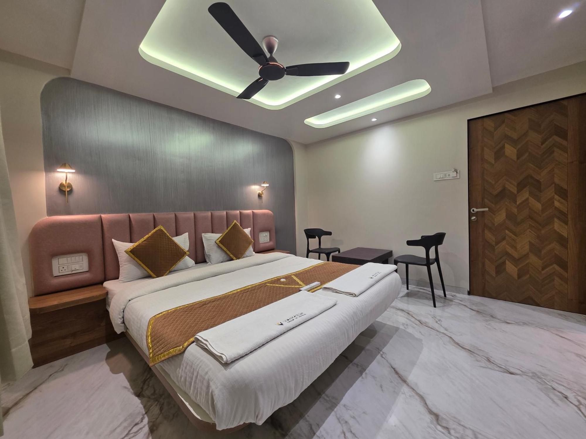 Hotel Vyankatesh&Pure Veg Restaurant Mahabaleshwar Bagian luar foto